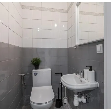 Homestay Pluto - 15 Min To Old Town
